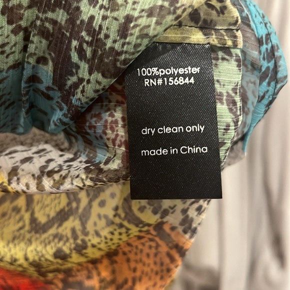 Le Superbe Rainbow Snake Print Blouse - Picture 5 of 5